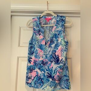 Lilly Pulitzer Essie top in Shade Seekers
